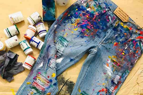 Fashion advice for what to wear to Artly Parties Paint and SIp Art Party Events