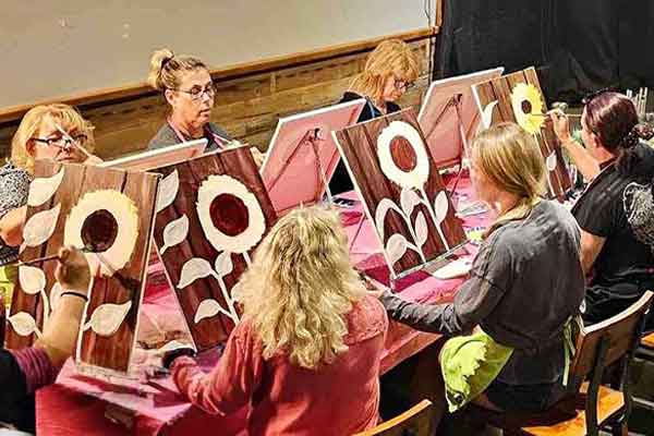 Paint a moonlit mermaid at Clubhouse Sports Bar on Aug 5, 2025! Sip, relax, and create ocean magic at this fun Lynchburg paint and sip night.